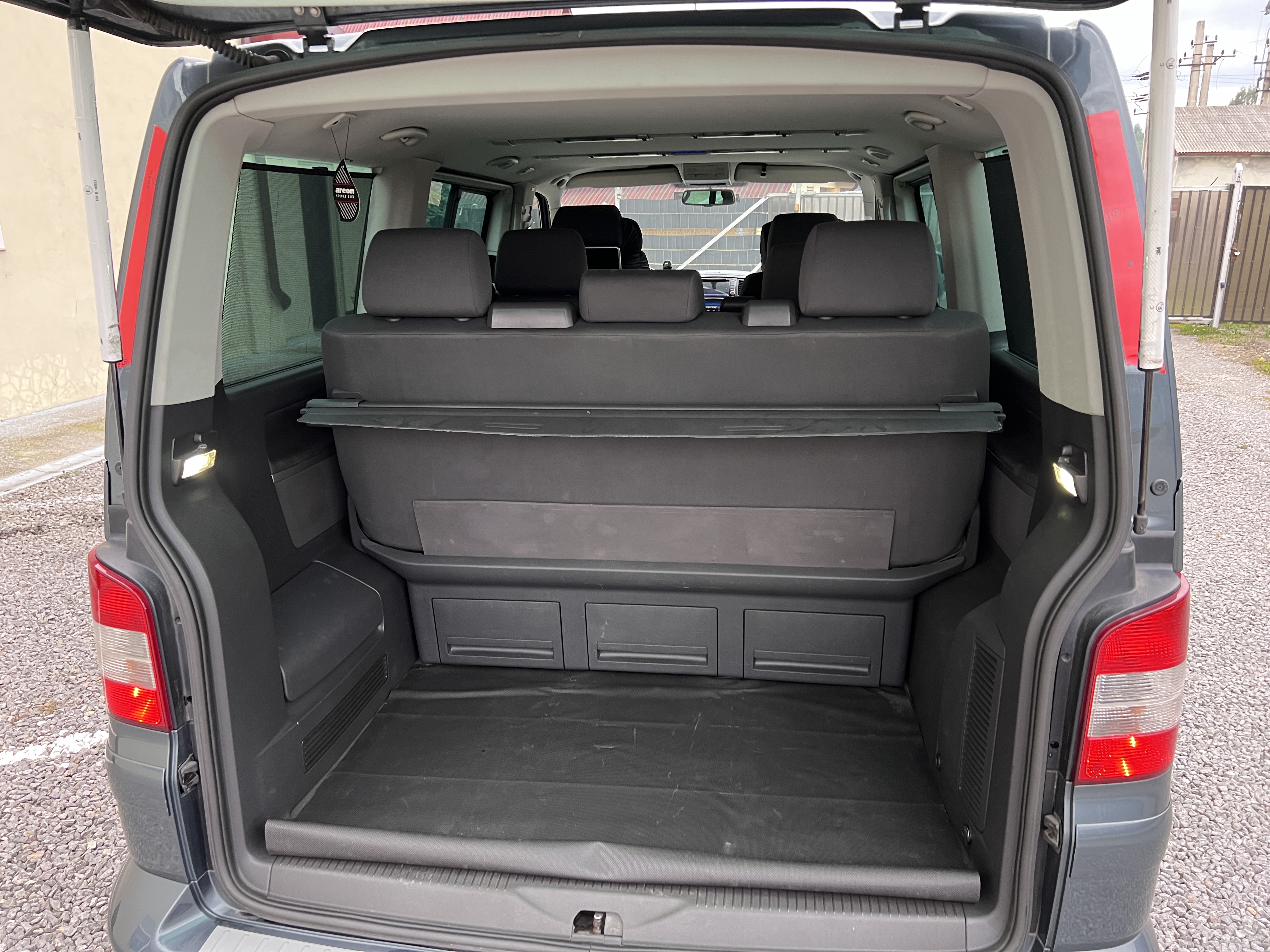 Volkswagen Multivan 13