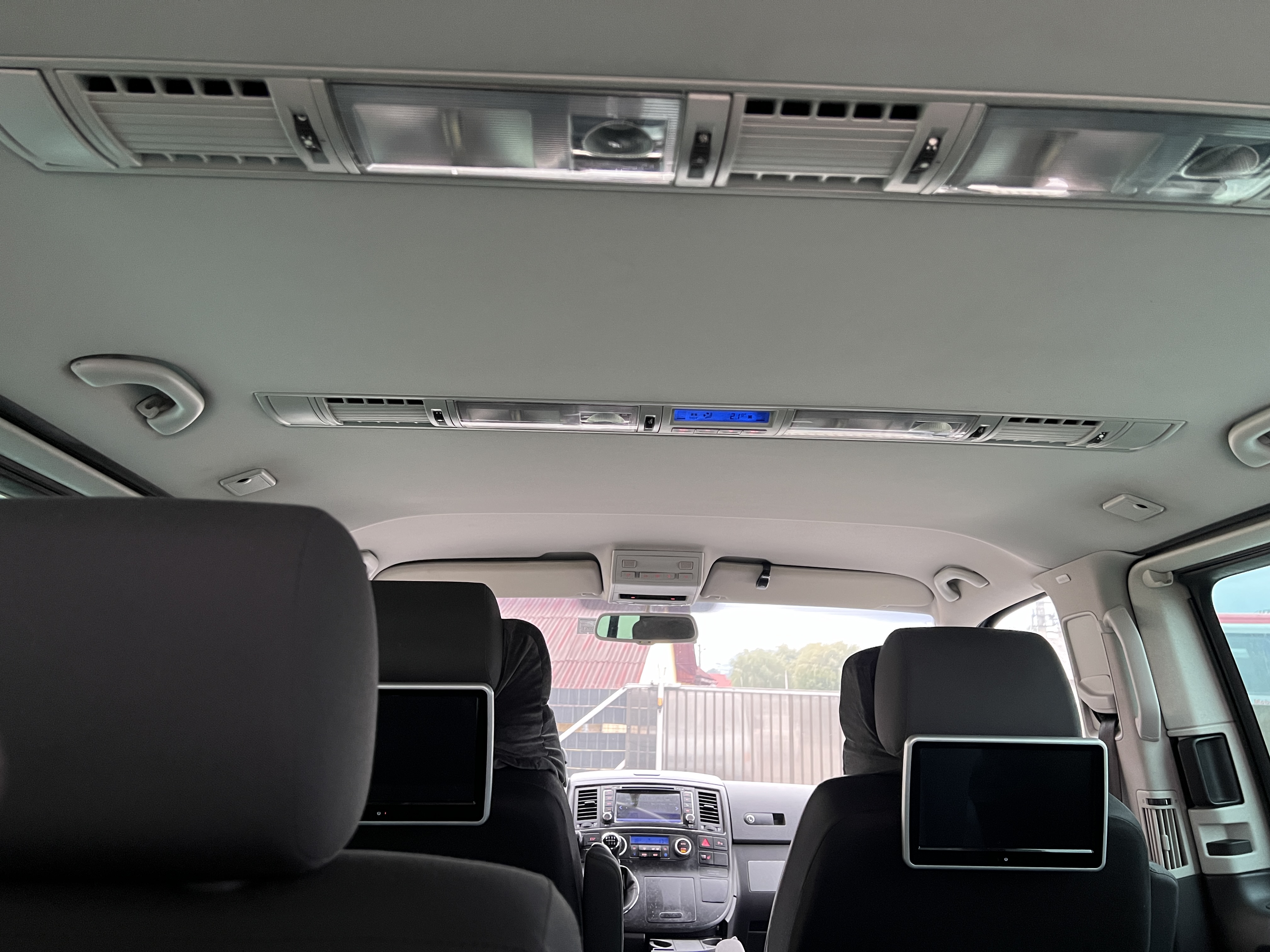 Volkswagen Multivan 12